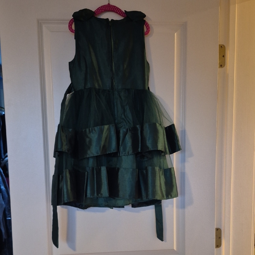 Elegant Green Sleeveless Dress with Pearl Belt - Picture 3 of 5